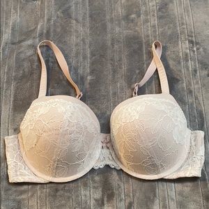 42 D Torrid Bra